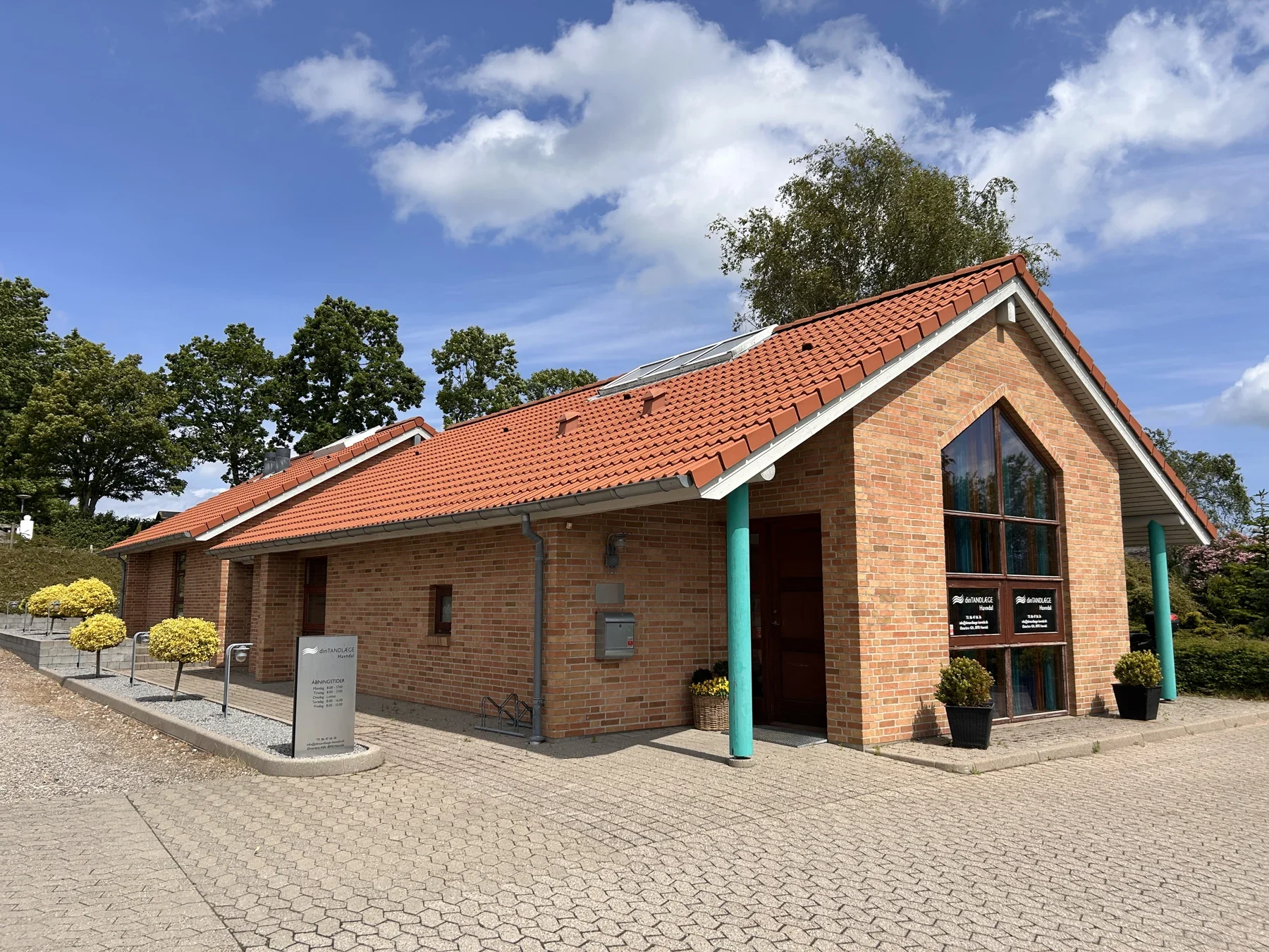 Velrenommeret tandklinik til salg – mellem Randers og Mariager Fjord